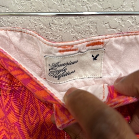American Eagle stretch shorts in Size 2 - Picture 4 of 6
